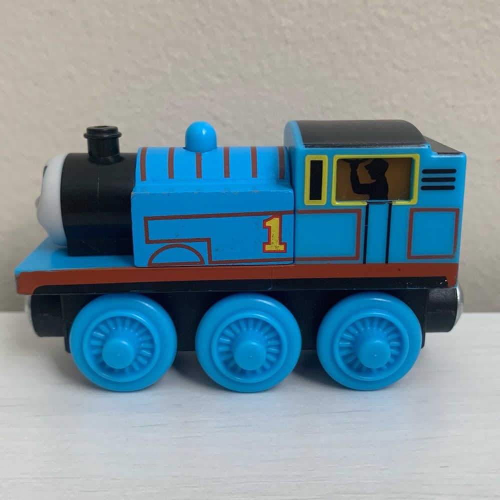 Thomas & Friends Wooden Railway Light-up Reveal THOMAS Train Engine 2012